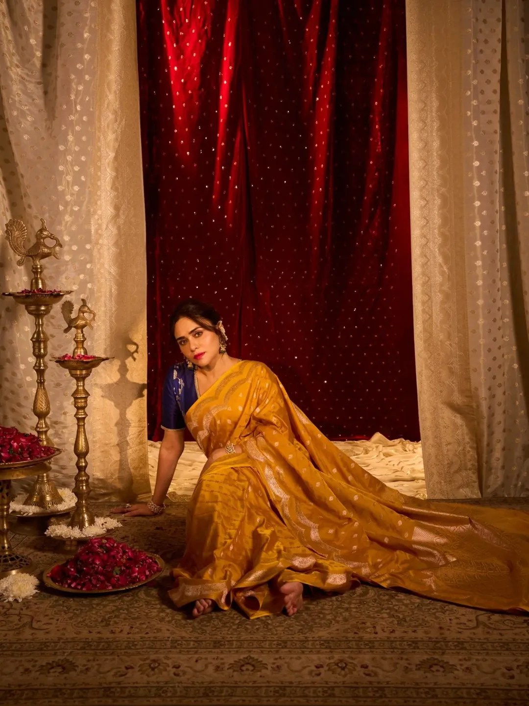 Amruta Khanvilkar saree look