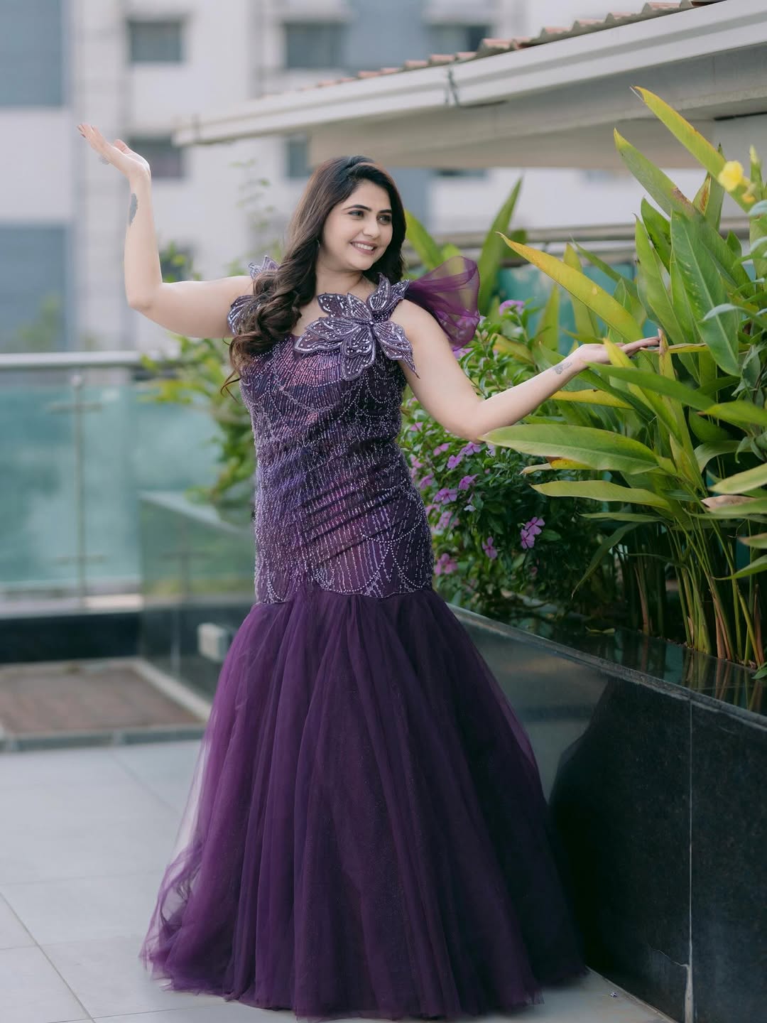 Veena Jagtap purple gown glamorous photos viral on social media