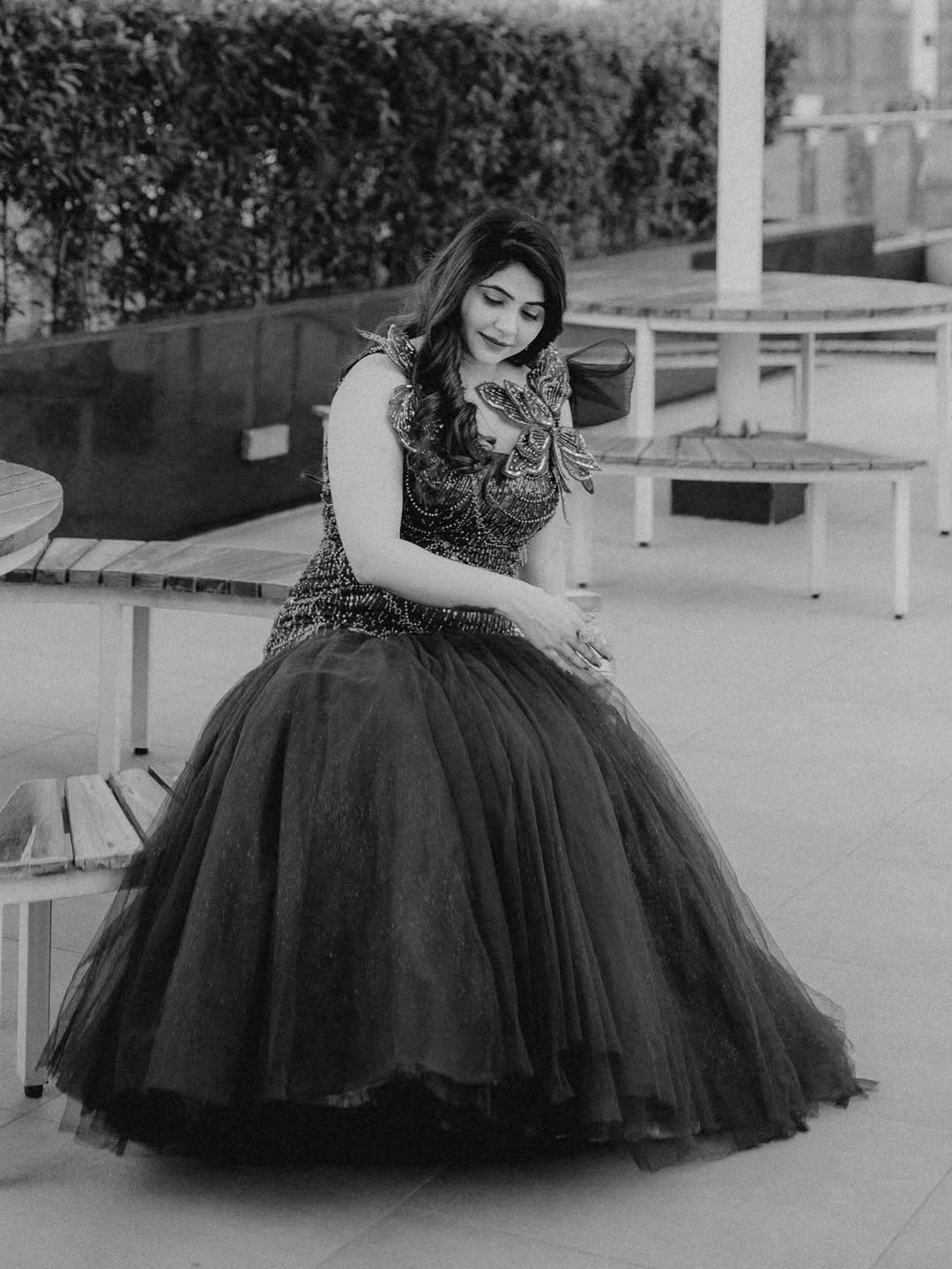 Veena Jagtap purple gown glamorous photos viral on social media