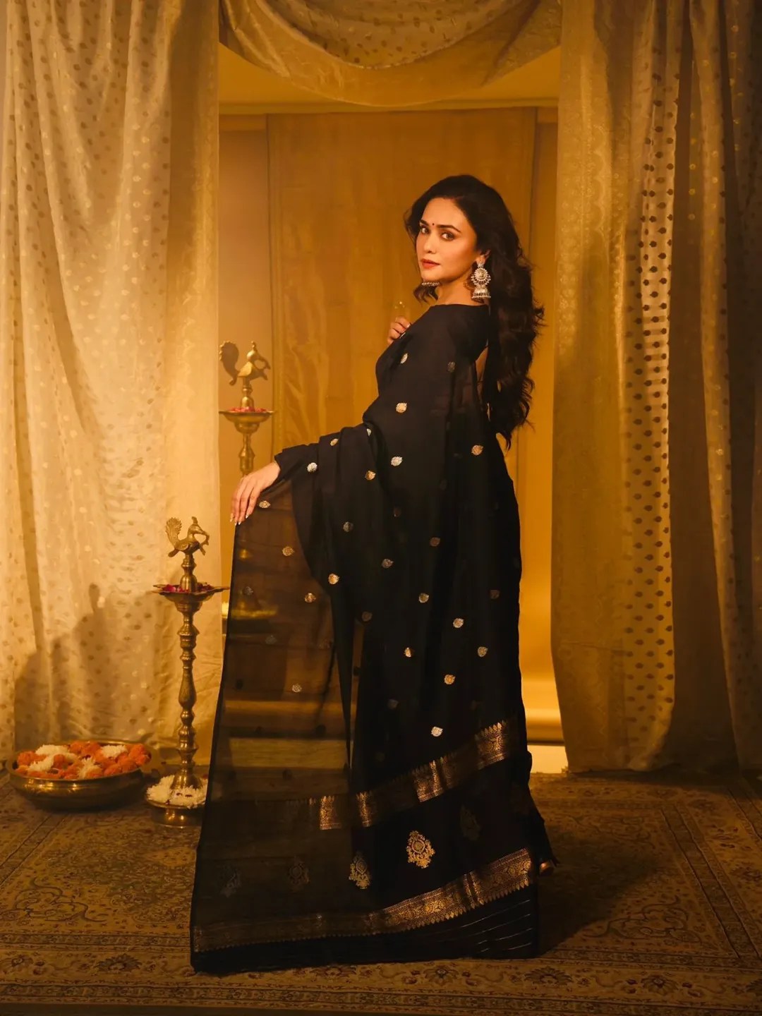 Amruta Khanvilkar saree look
