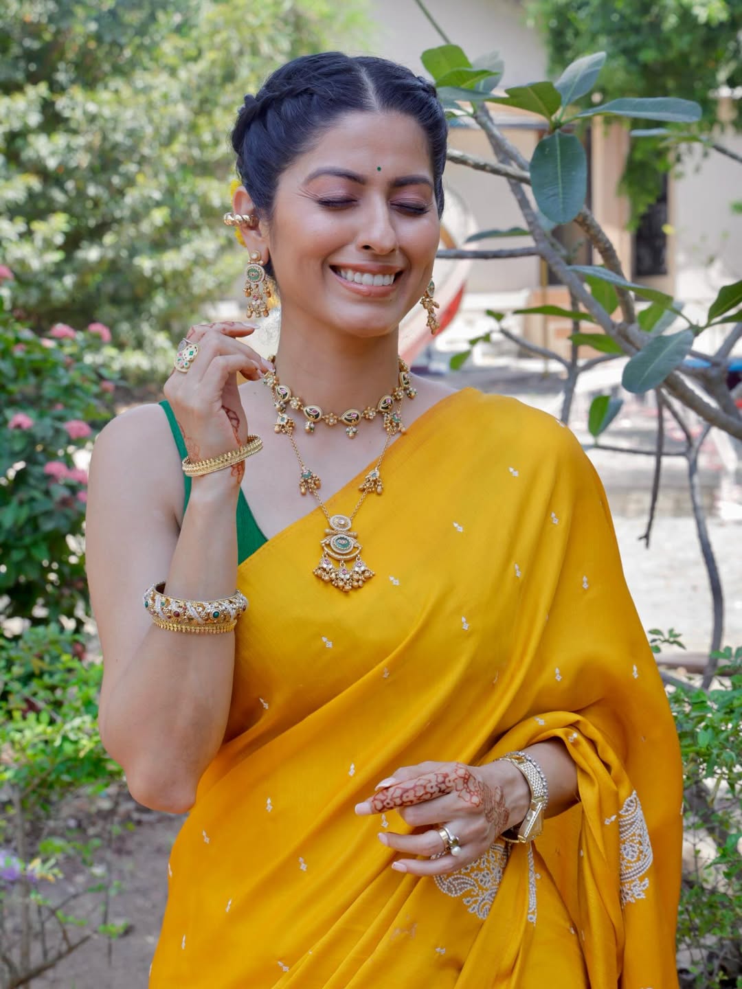 Abhidnya Bhave glamorous look, strapless corset top style