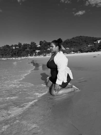 Vanita Kharat Australia trip Noosa Heads beach photos bold beach look