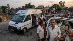 Brain Dead Woman Alive Pothole Miracle: खड्ड्याची कमाल! अंत्यसंस्काराला नेत असताना ब्रेन डेड महिला झाली जिवंत; नेमकं काय घडलं?