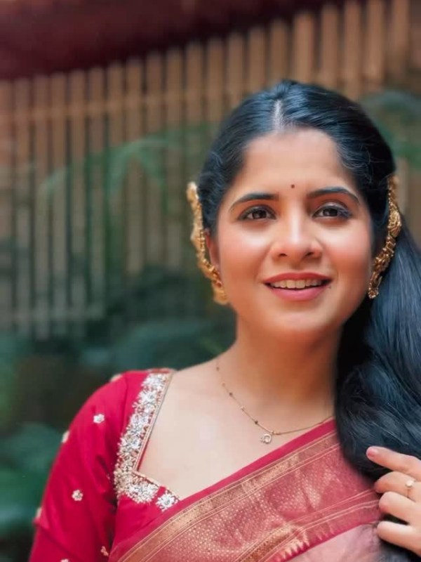 Amruta Deshmukh Chhup Gaya Reel Video