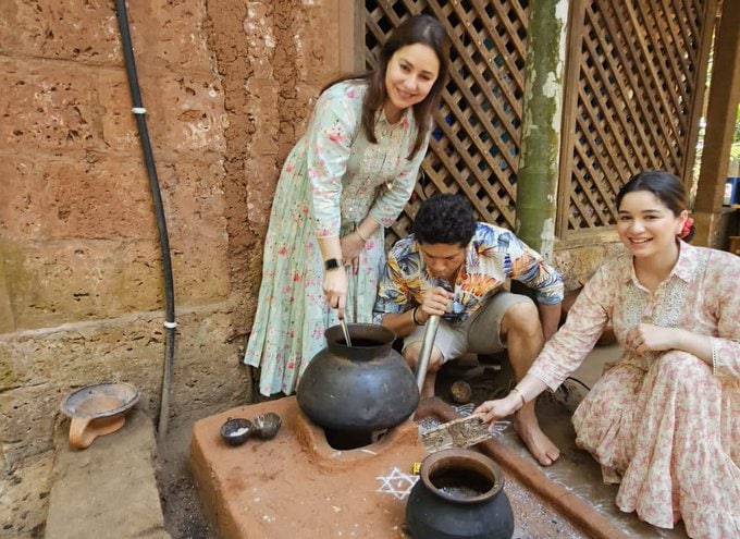 अर्जुन आणि सानिया यांच्या वयातील फरकाचा सचिन व अंजली यांच्या नात्याप्रमाणेच योगायोग आहे. अंजली व सचिन यांच्या वयात ६ वर्षांचा फरक आहे.