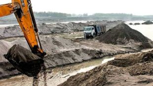 dig-shahaji-umap-squad-seizes-8-jcb-and-37-highwa-in-massive-sand-mafia-raid-at-nanded