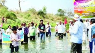 dindoda-dam-affected-farmers-launch-jalsamadhi-protest-demanding-240-crore-package