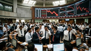 Indian stock market crash Sensex Nifty fall | Rupee at all time low against US Dollar | Brent crude oil price hike impact on India | Mumbai Stock Exchange bear market trend