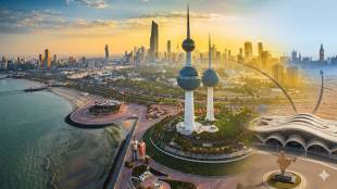 Indians stranded in Kuwait reach Riyadh | कुवैतमध्ये अडकलेले भारतीय रियाध विमानतळावर पोहोचले