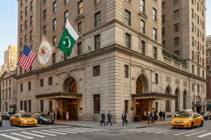 Historic Roosevelt Hotel building in Midtown Manhattan New York | USA and Pakistan joint ownership agreement | न्यूयॉर्कमधील ऐतिहासिक रूझवेल्ट हॉटेलची वास्तू | अमेरिका आणि पाकिस्तान संयुक्त मालकी करार