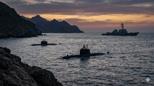 Iran Ghadir Submarine in Strait of Hormuz | इराणची घादीर पाणबुडी आणि अमेरिकन नौदल | Iranian Silent Hunter Submarine US Navy threat | होर्मुझची सामुद्रधुनी इराण पाणबुडी हल्ला