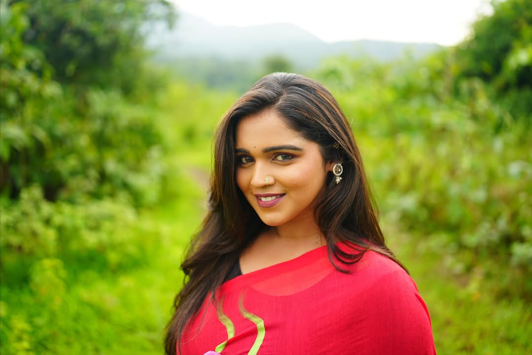 Komal Shete Saree Dress Look