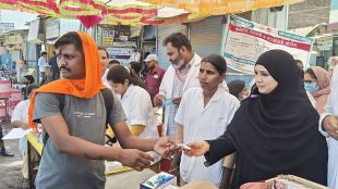 malegaon-mayor-nasreen-sheikh-serves-saptashrungi-devotees-social-harmony-witnessed