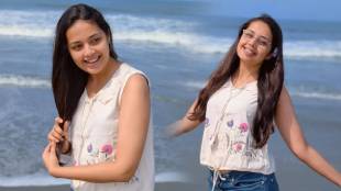 Shivani Rangole beach photos