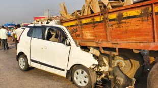 Kolhapur lawyer couple killed in Ratnagiri Nagpur highway accident Maruti WagonR hits parked tractor