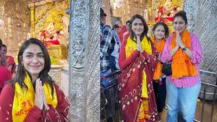 Mrunal Thakur Dagdusheth Ganpati Pune visit
