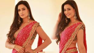 Shweta Tiwari red saree look