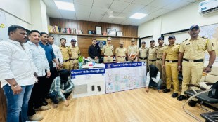 Pune Police arrest thieves from Uttar Pradesh | पुण्यात ६२ लाखांच्या घरफोडीतील आरोपींना अटक, विश्रामबाग पोलीस कारवाई