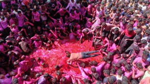 Nashik Rangpanchami Rahadi celebration | नाशिक रंगपंचमी रहाड उत्सव, जुने नाशिक, पंचवटी, पेशवेकालीन परंपरा