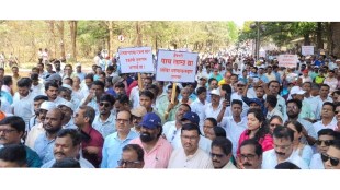 aju Shetty protesting for Sindhudurg farmers | सिंधुदुर्ग बागायतदारांचा आक्रोश मोर्चा, राजू शेट्टी, आंबा काजू नुकसान भरपाई, कोकण शेतकरी आंदोलन