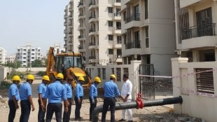 KDMC Tax Recovery Action Titwala | टिटवाळ्यात मालमत्ता कर थकबाकीदारांवर पालिकेची कारवाई