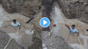 Yavatmal Amrut scheme protest, Sanjay Upaganlawar protest in pit, Yavatmal water crisis, civic issues Maharashtra | यवतमाळ अमृत योजना आंदोलन, संजय उपगनलावार खड्ड्यात आंदोलन, यवतमाळ पाणीटंचाई, नागरी समस्या महाराष्ट्र