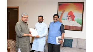 Dr. Hemant Savara meets Ashwini Vaishnaw, Palghar railway news, Mumbai to Howrah train demand, new train services Maharashtra | खासदार डॉ. हेमंत सवरा, रेल्वेमंत्री अश्विनी वैष्णव, पालघर रेल्वे मागणी, मुंबई-हावडा एक्सप्रेस