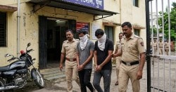 धक्कादायक चंदननगर भागात अल्पवयीन युवतींवर बलात्कार