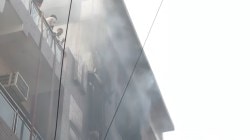 दिल्लीत बहुमजली इमारतीला आग; तीन लहान मुलांसह एकाच कुटुंबातील नऊ जणांचा करुण अंत…