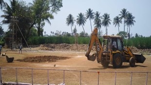 Kolhapur Kabaddi Ground Vandalized Rangoli | कोल्हापूर रांगोळी कबड्डी मैदान जेसीबीने उखडले राजकीय वाद