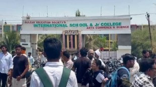 Nanded B.Ed. CET exam chaos protest | students blocking नांदेड-हैदराबाद महामार्ग road | Maharashtra education department issues B.Ed. admission | Gulzar Education Society Nanded B.Ed. exam center problem