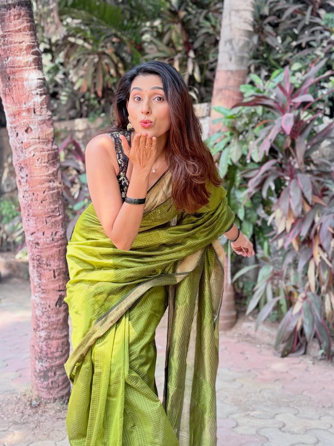 Reshma Shinde Green Saree Look