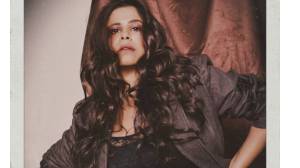 पोस्टकार्डस् म्हणत सईने पोस्ट केले फोटो व्हायरल; खास लूकने वेधलं लक्ष