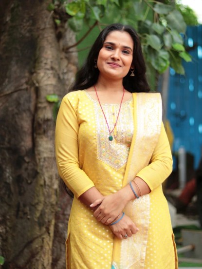 Sakshi Subhash Purple Saree Look