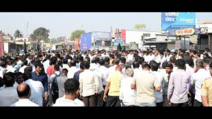 Sangamner acid attack protest rally | Jayashree Thorat leads rasta roko in Sangamner | Ahmednagar crime news updates