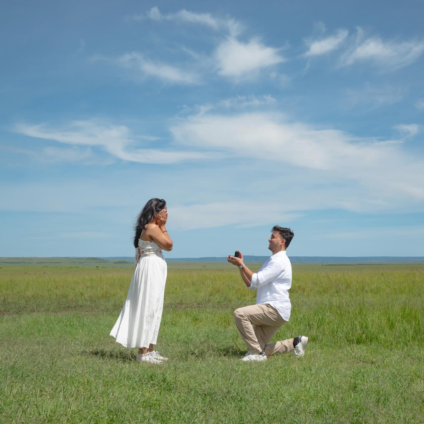Marathi Singer Sharayu Date Boyfriend Vibhas Watve Proposed In Kenya ...