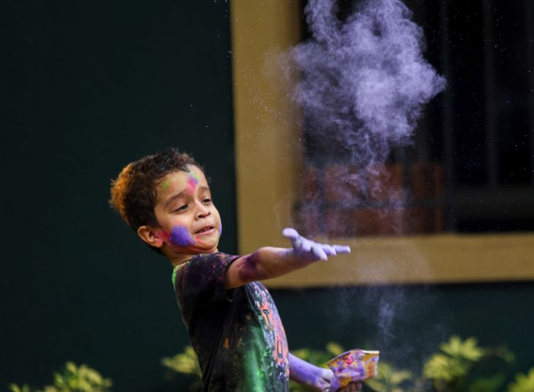 या रंगपंचमीत अबालवृद्ध सहभागी होऊन रंगपंचमीचा सण साजरा करतात