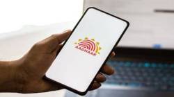 Aadhar App नव्या स्मार्टफोन्समध्ये इनबिल्ट असलं पाहिजे असं केंद्र सरकारला का वाटतंय? सॅमसंग, गुगलसह, अॅपल कंपनीचं म्हणणं काय?