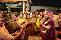 पालकमंत्री मेघना बोर्डीकर यांनी पारंपरिक बंजारा वेशात साजरी केली होळी, बंजारा भगिनींसोबत लोकनृत्याचाही घेतला आनंद