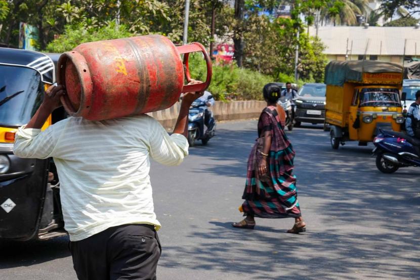 war 2026 LPG Gas Cylinder customer care helpline numbers details in marathi