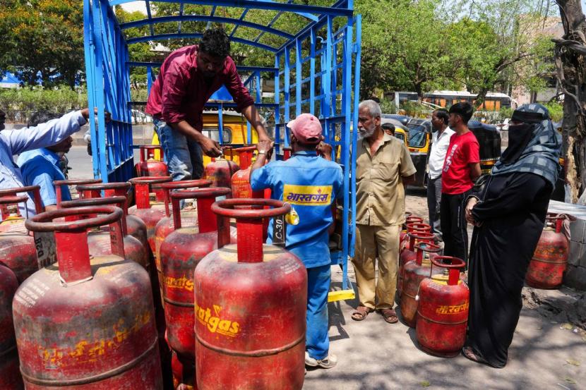 war 2026 LPG Gas Cylinder customer care helpline numbers details in marathi