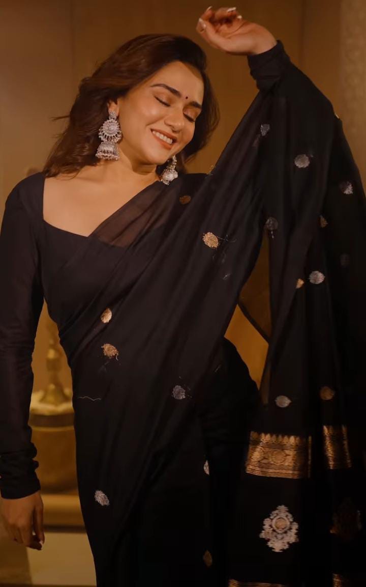 Amruta Khanvilkar saree look