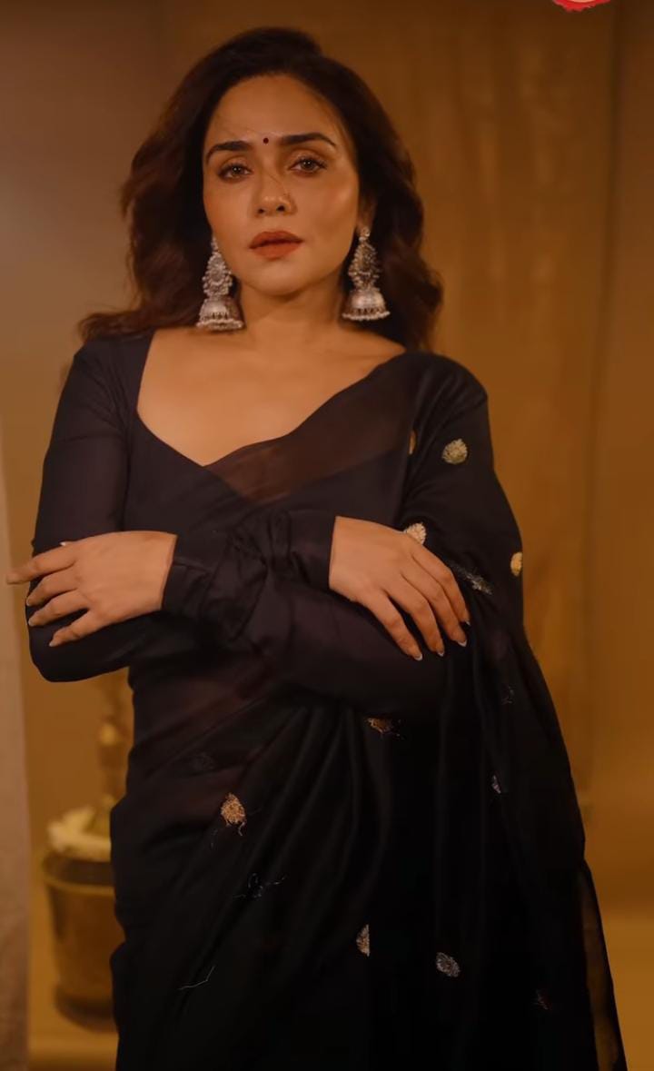 Amruta Khanvilkar saree look