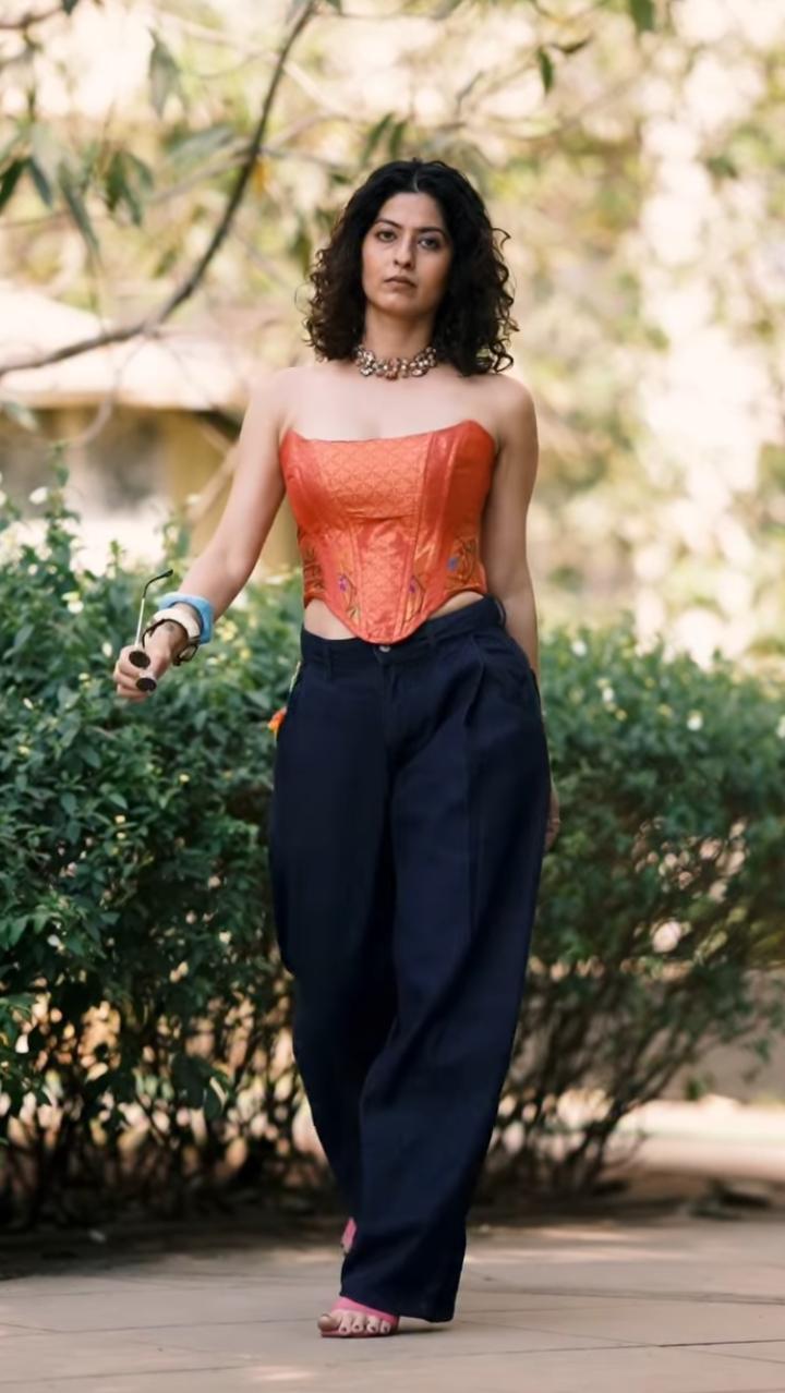 Abhidnya Bhave glamorous look, strapless corset top style