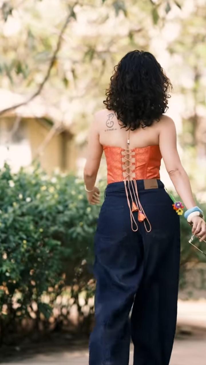 Abhidnya Bhave glamorous look, strapless corset top style