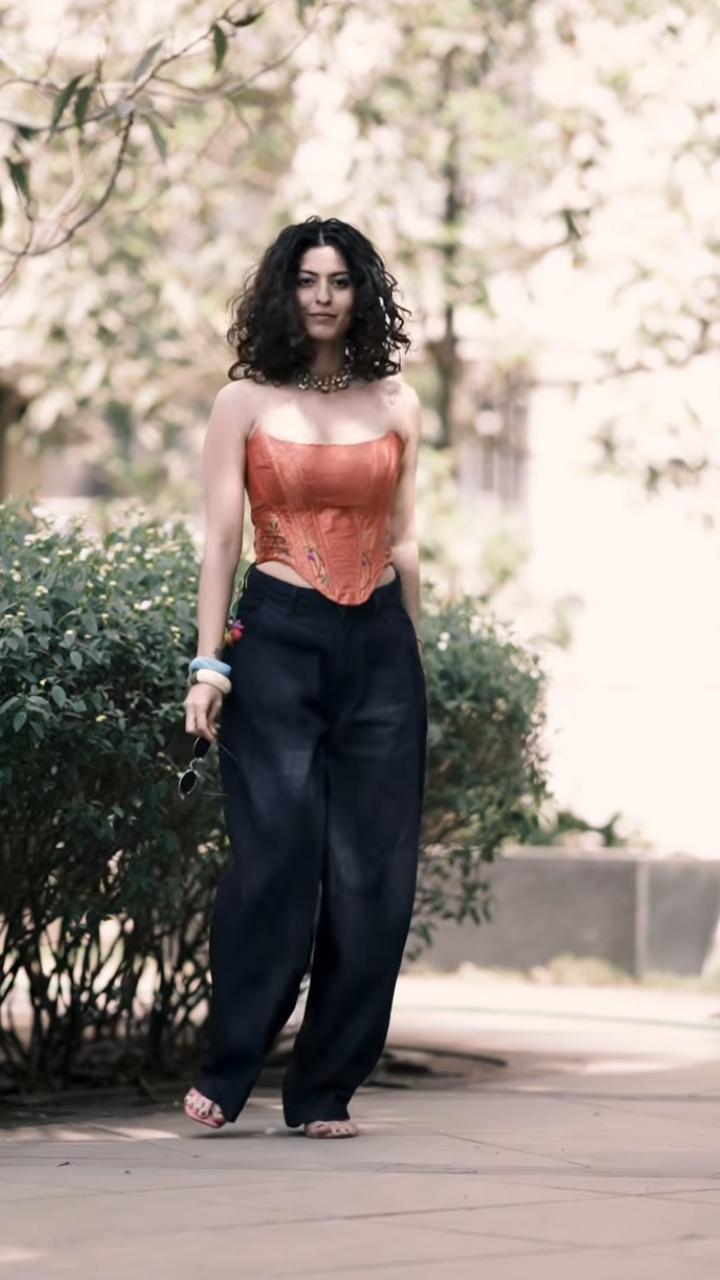 Abhidnya Bhave glamorous look, strapless corset top style