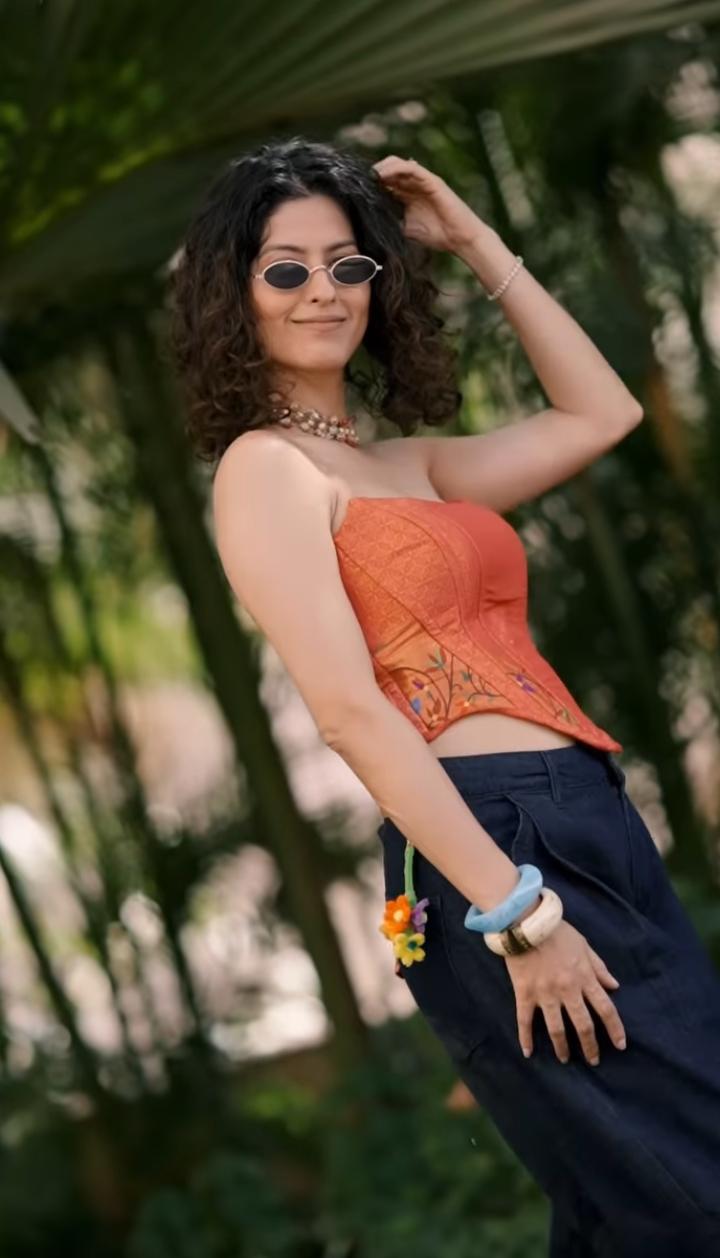 Abhidnya Bhave glamorous look, strapless corset top style