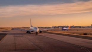 iran-israel-war-impact-mumbai-airport-125-flights-cancelled-international-travel-disrupted-players-stranded mumbai print news