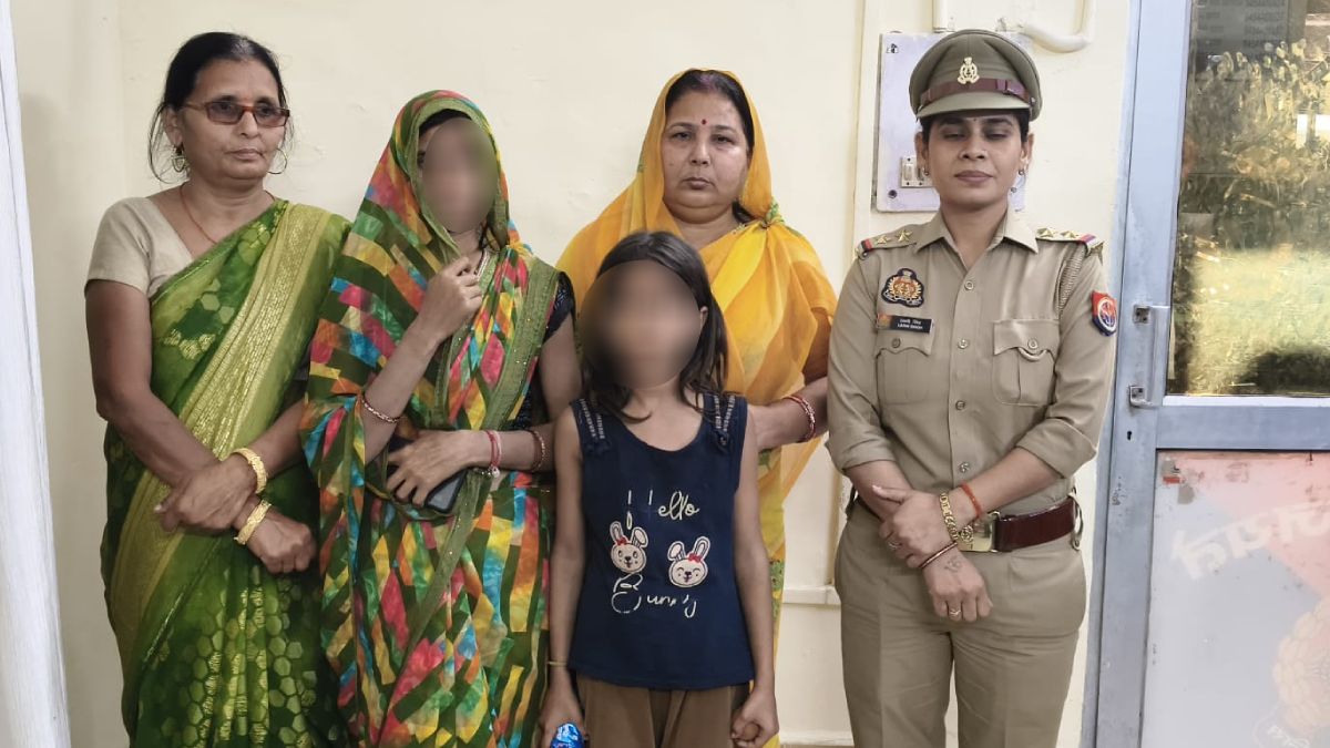 aligarh railway station woman suicide attempt daughter saves mother