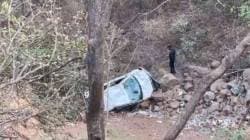 आंबेनळी घाटातील बावळी टोक येथे कार दरीत कोसळली; ५ प्रवासी जखमी;